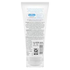Dove Desodorante en crema para axilas, aplicación suave y protección duradera.