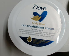 Dove crema corporal nutritiva, textura rica, piel suave y nutrida