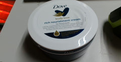 Dove crema corporal nutritiva, textura rica para uso diario