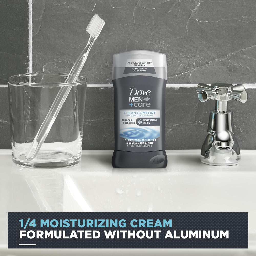 Espuma cremosa de Dove Men+Care en la ducha para una limpieza eficaz.