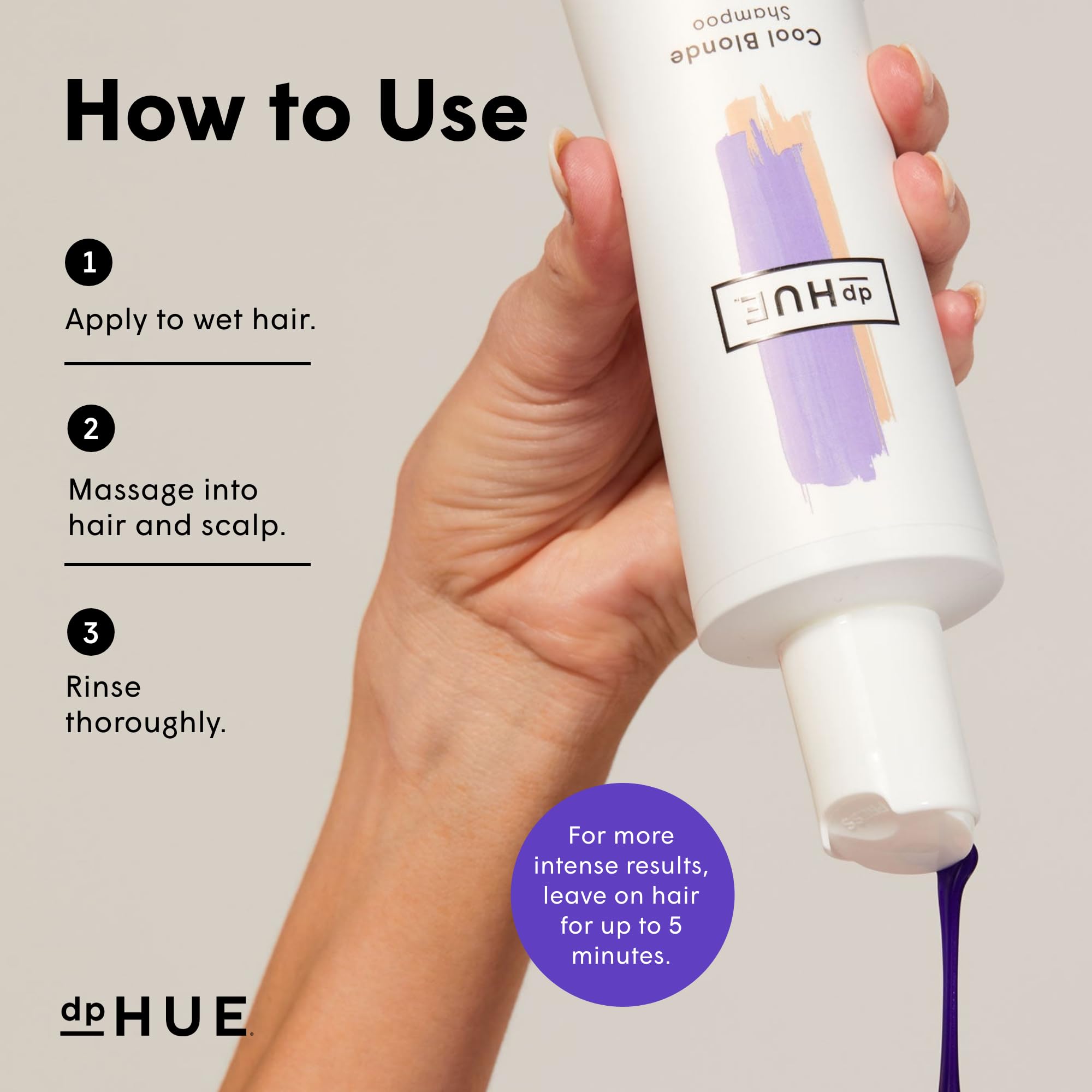 Espuma suave del champú dpHUE Rubio Frío para distribuir uniformemente en el cabello.