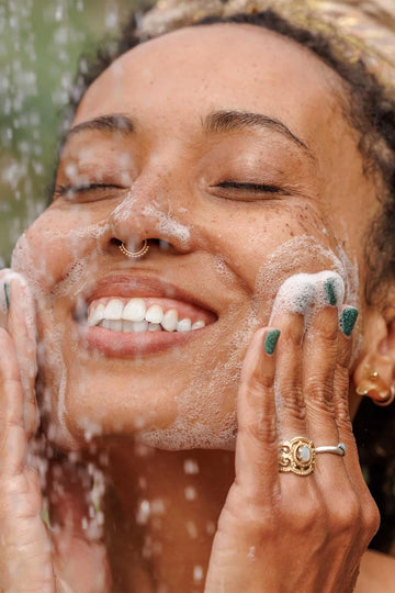 Dr. Bronner's Castile Almendra, hidratación suave para piel tras ducha.