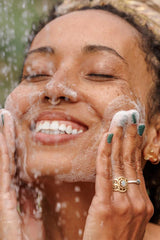 Dr. Bronner's Castile Almendra, hidratación suave para piel tras ducha.