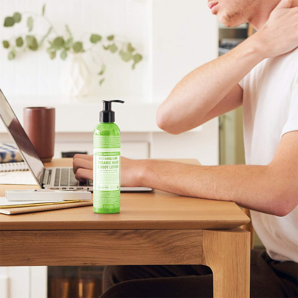 Dr. Bronner's Loción Orgánica Patchouli Lima, ingredientes orgánicos para piel nutrida.