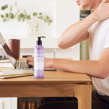 Dr. Bronner's loción orgánica lavanda coco: aroma calmante y hidratación.