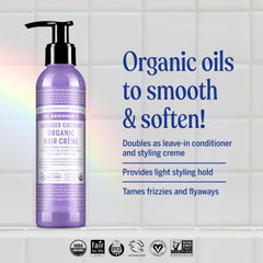 Aplicación en manos de Dr. Bronner's Hair Crème para distribuir en puntas.
