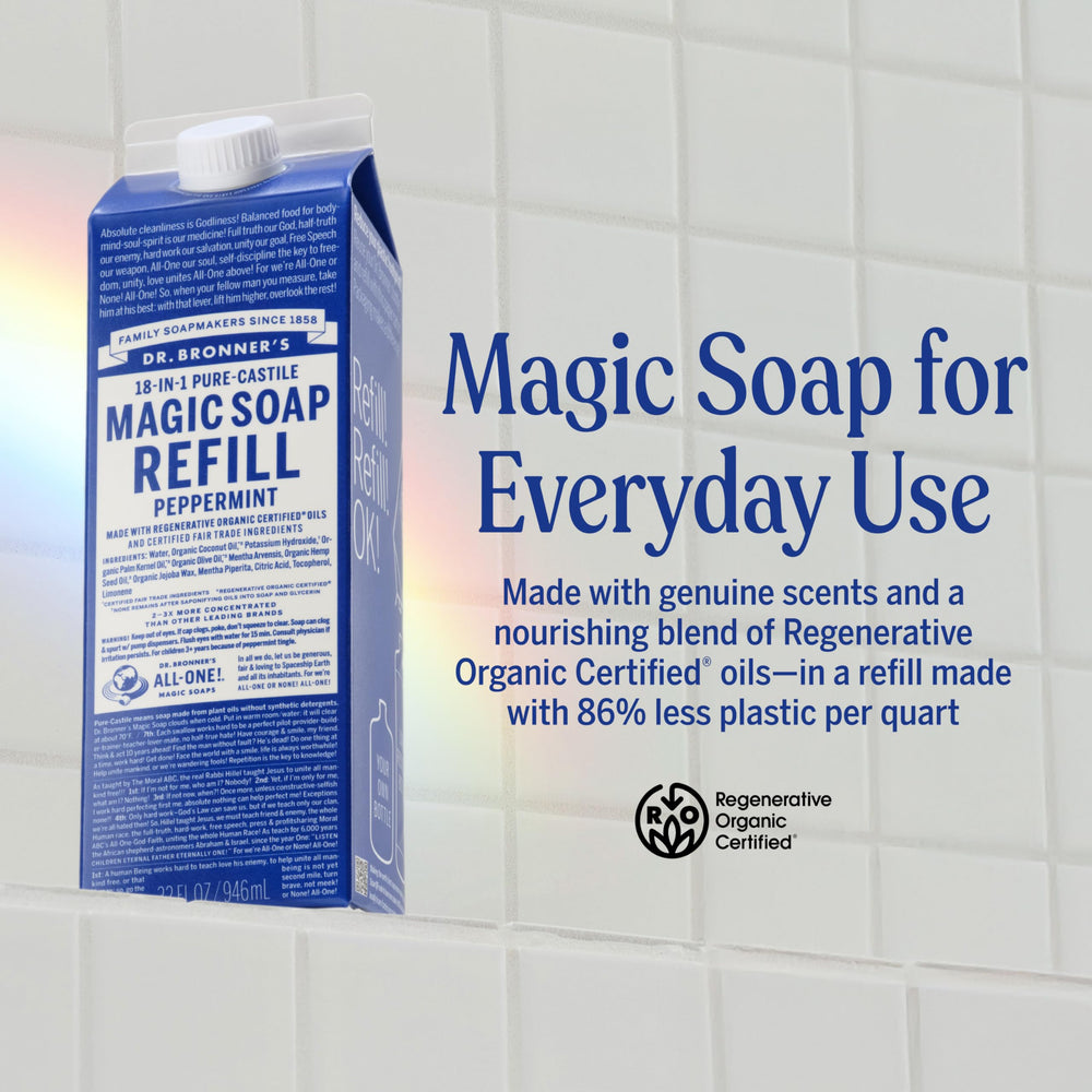 Espuma densa de Dr. Bronner's Pure-Castile Menta para rostro y cuerpo.