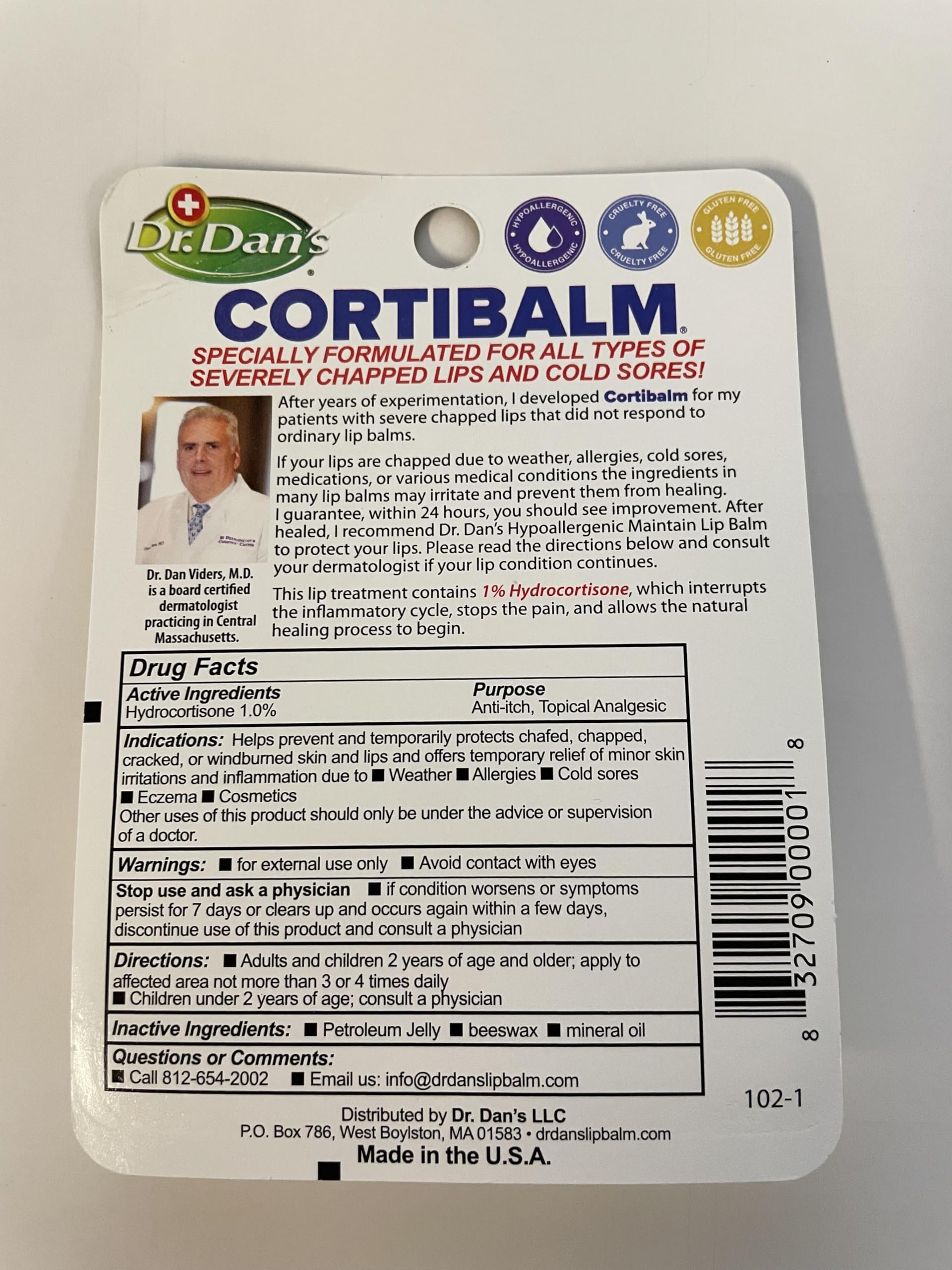 Aplicación suave de Dr. Dan’s Cortibalm para alivio de labios irritados