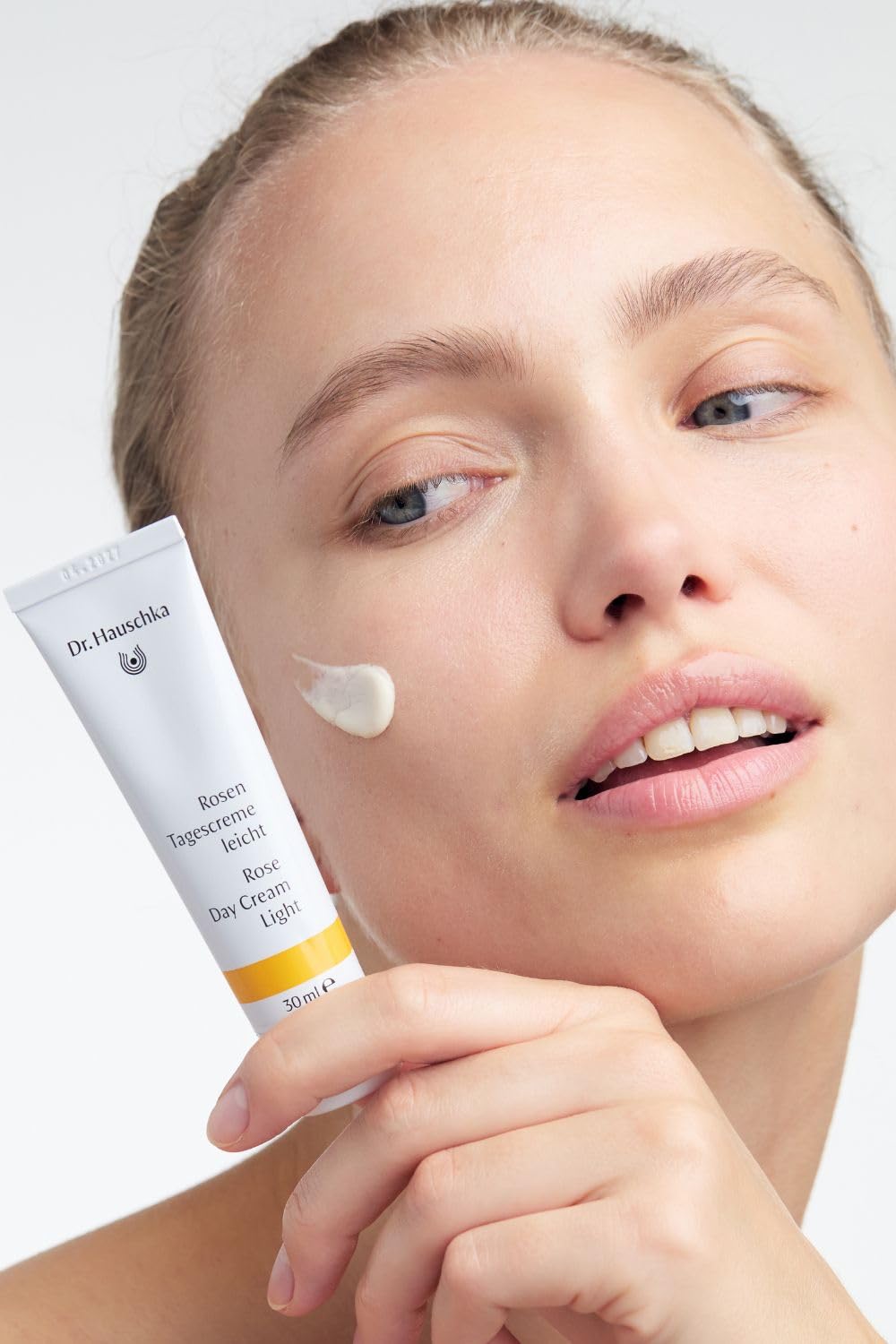 Dr. Hauschka Crema Rosa Ligera: cuidado diario para piel sensible que hidrata sin irritar