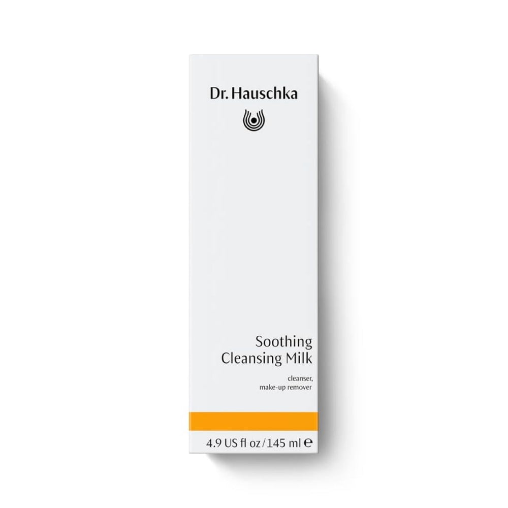 Dr. Hauschka Soothing Cleansing Milk, textura cremosa, deja la piel limpia sin irritación.