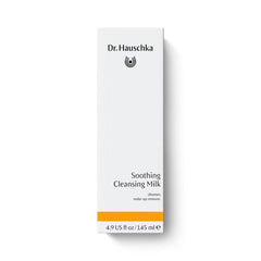 Dr. Hauschka Soothing Cleansing Milk, textura cremosa, deja la piel limpia sin irritación.