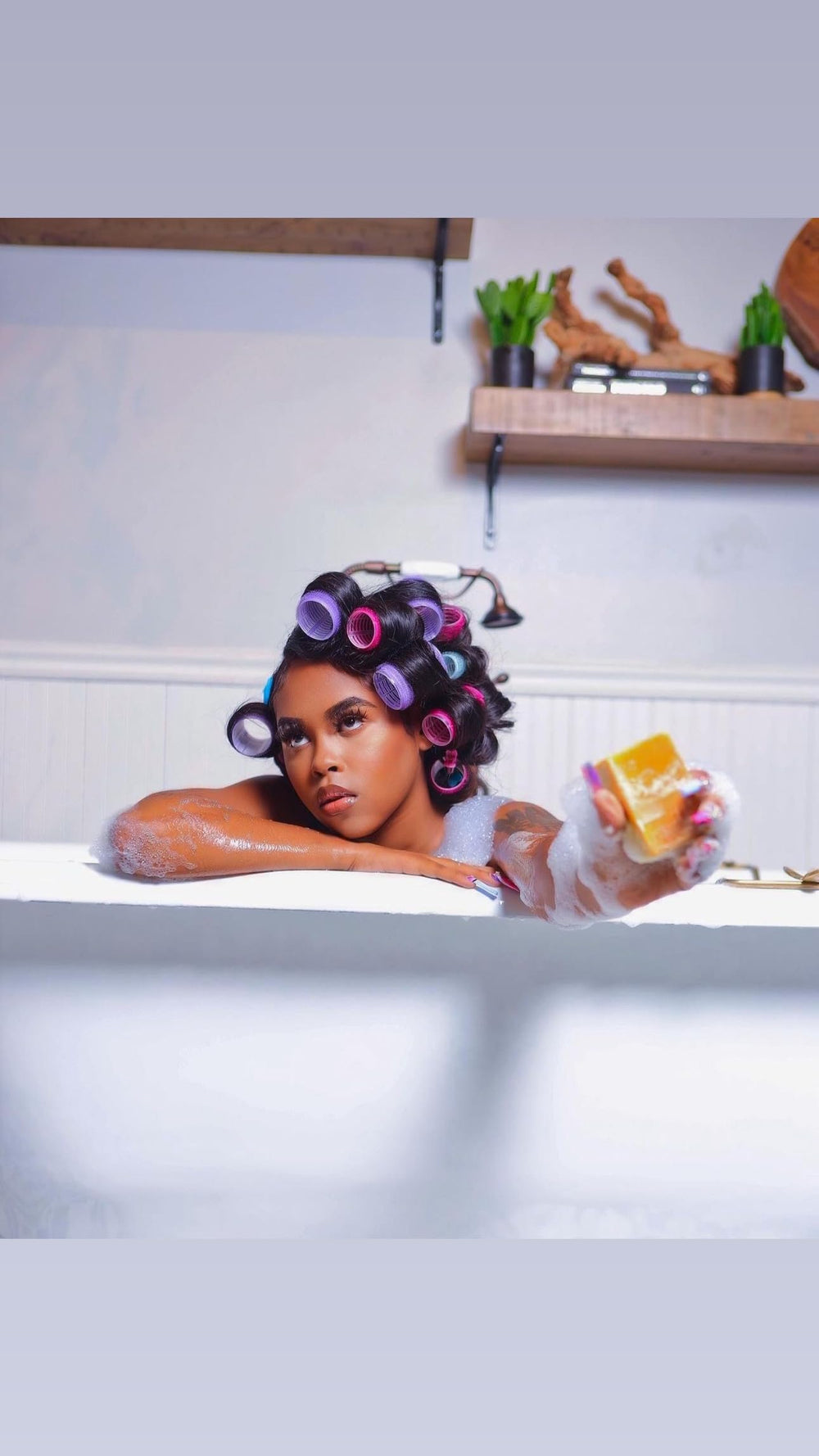 Dripglosss Turmeric Beauty Bar textura cremosa para piel sensible.
