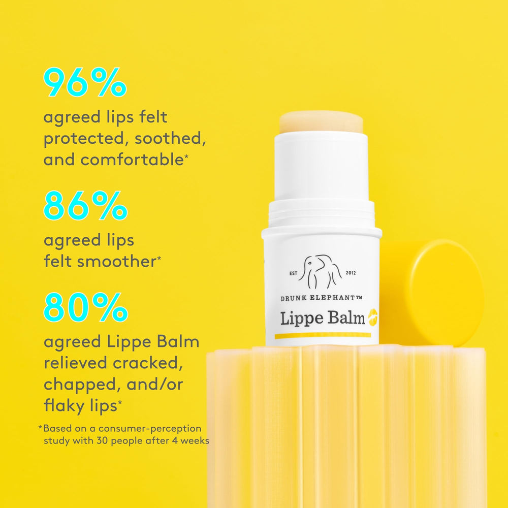 Aplicación suave de Lippe labial ayuda a hidratar labios secos.