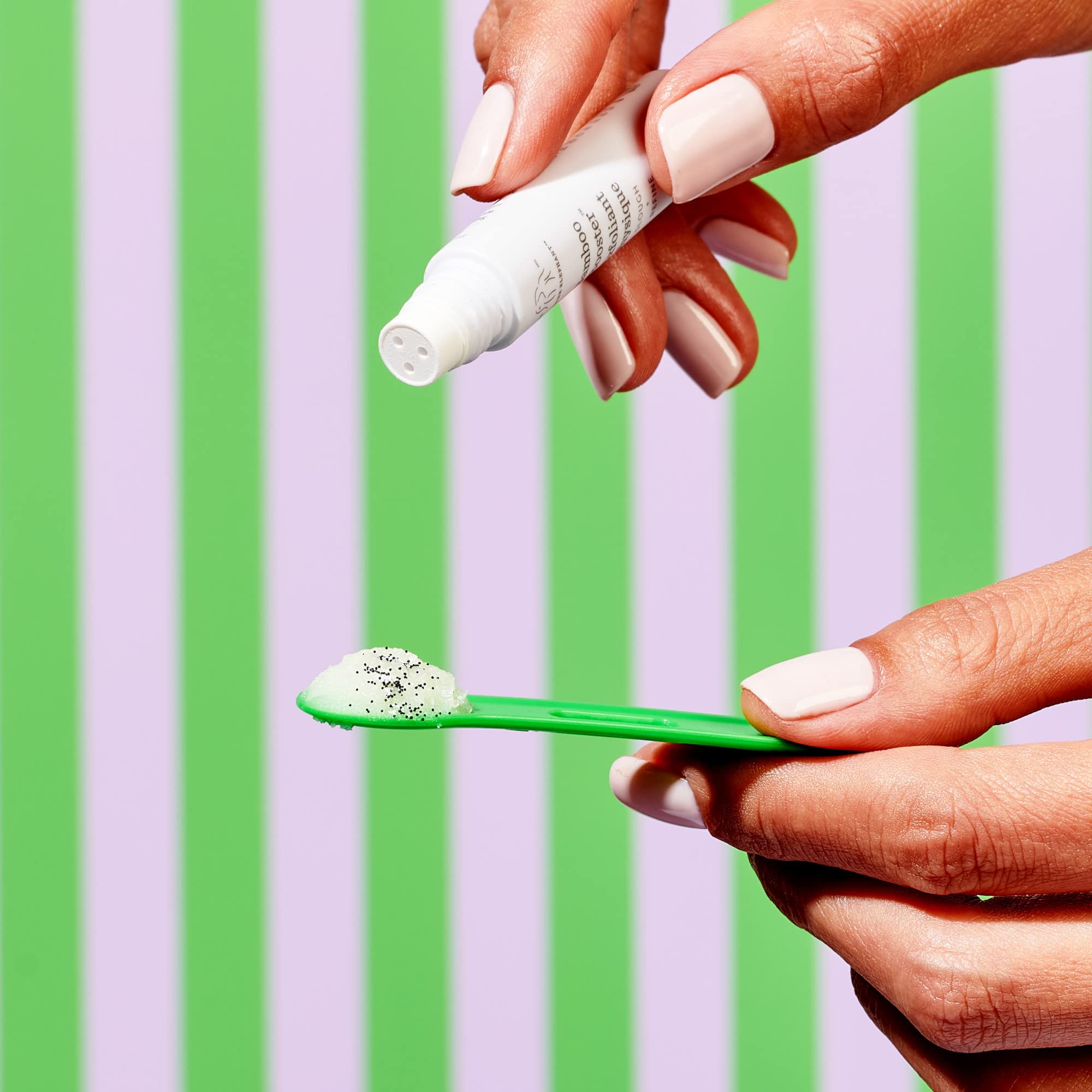 Exfoliación suave con Bamboo en la limpieza de Drunk Elephant Slaai
