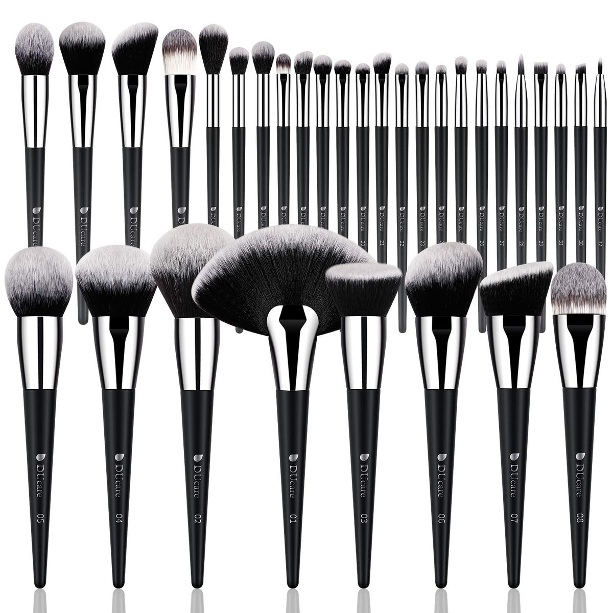 Ensemble DUcare de 32 pinceaux pour visage et yeux, application homogène.