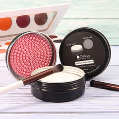 DUcare fórmula efectiva: elimina residuos de maquillaje de brochas y esponjas.