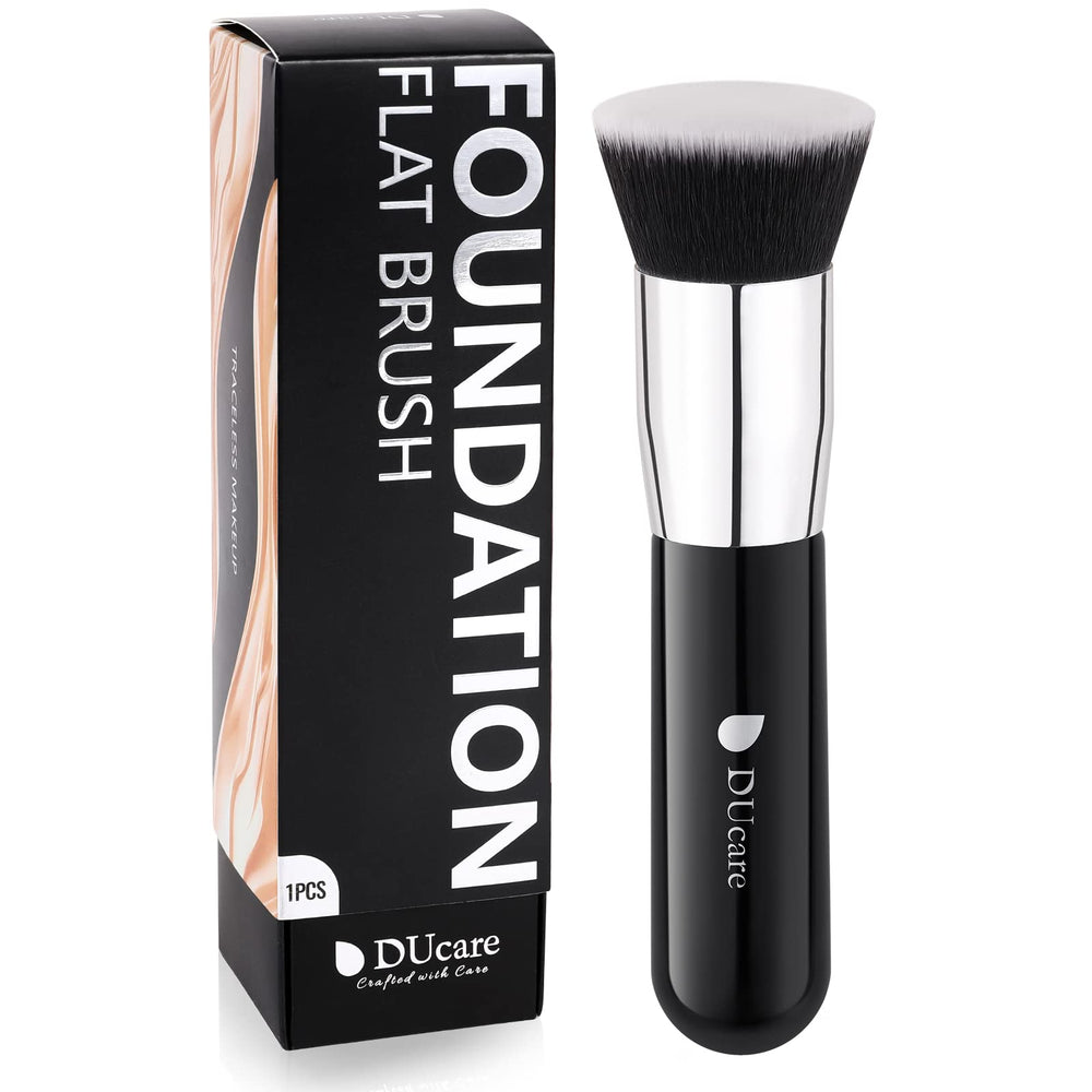 DUcare kabuki para fundación, aplicación suave y uniforme para un acabado natural.