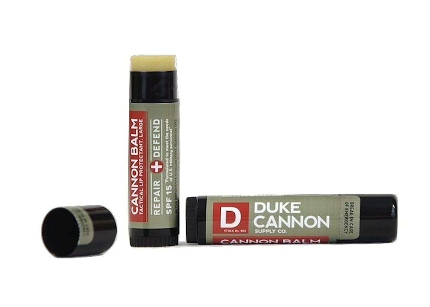 Duke Cannon Balm con ingredientes orgánicos hidrata y repara labios durante actividades al aire libre.