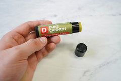 Tubo duradero de 0.56 oz, pensado para uso prolongado en campo.