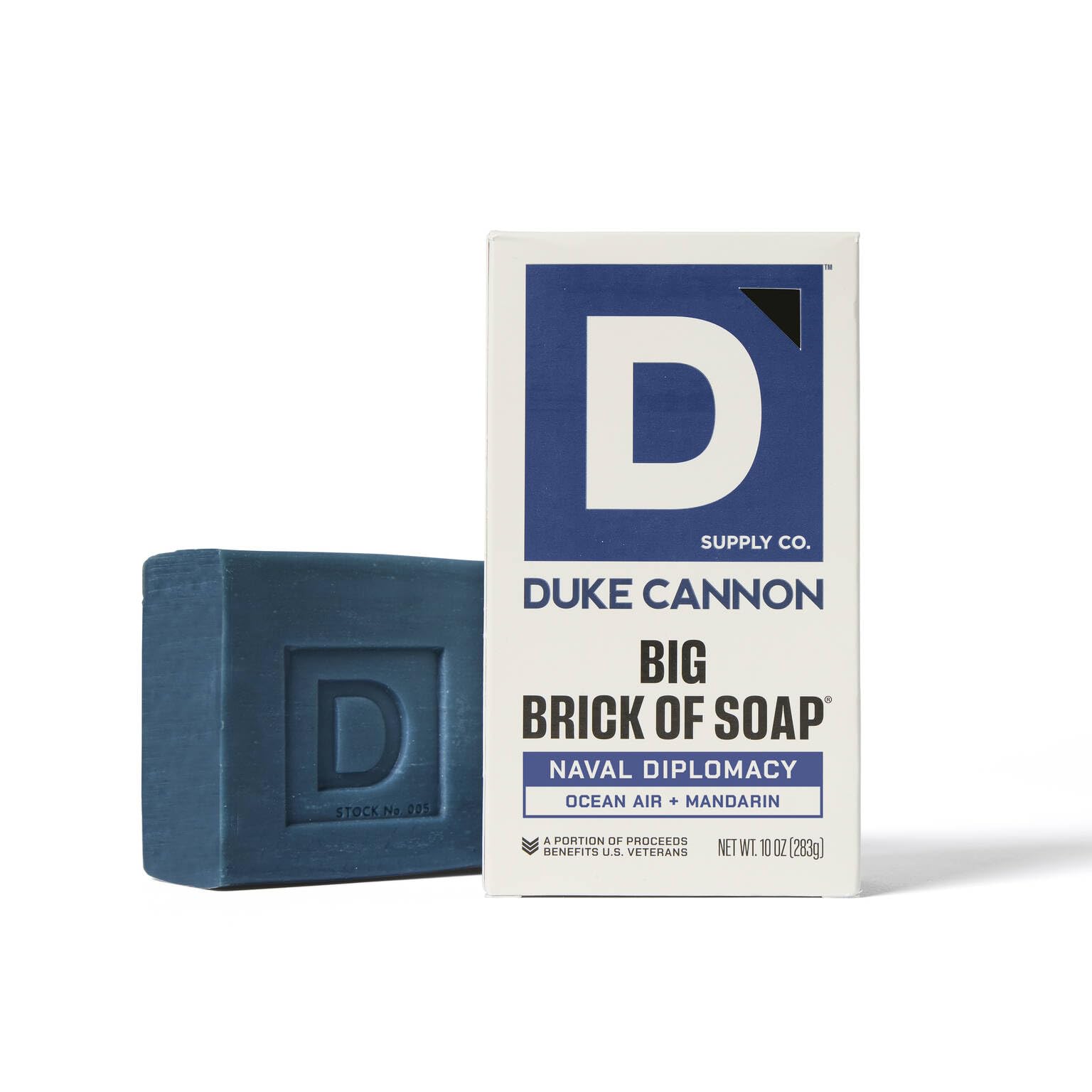 Duke Cannon barra con agarre firme gracias al diseño ergonómico.