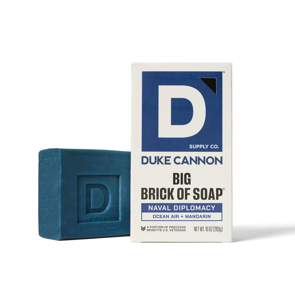 Duke Cannon barra con agarre firme gracias al diseño ergonómico.