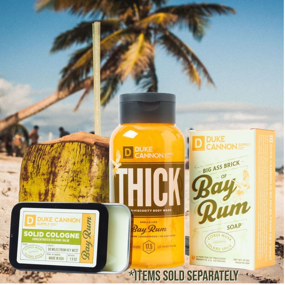 La lata de 44 ml Duke Cannon Bay Rum es compacta.