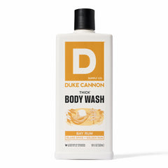 Duke Cannon Bay Rum Body Wash en botella, aroma isleño para ducha revitalizante.