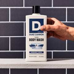 Duke Cannon Midnight Swim, aroma de lavanda para experiencia calmante.