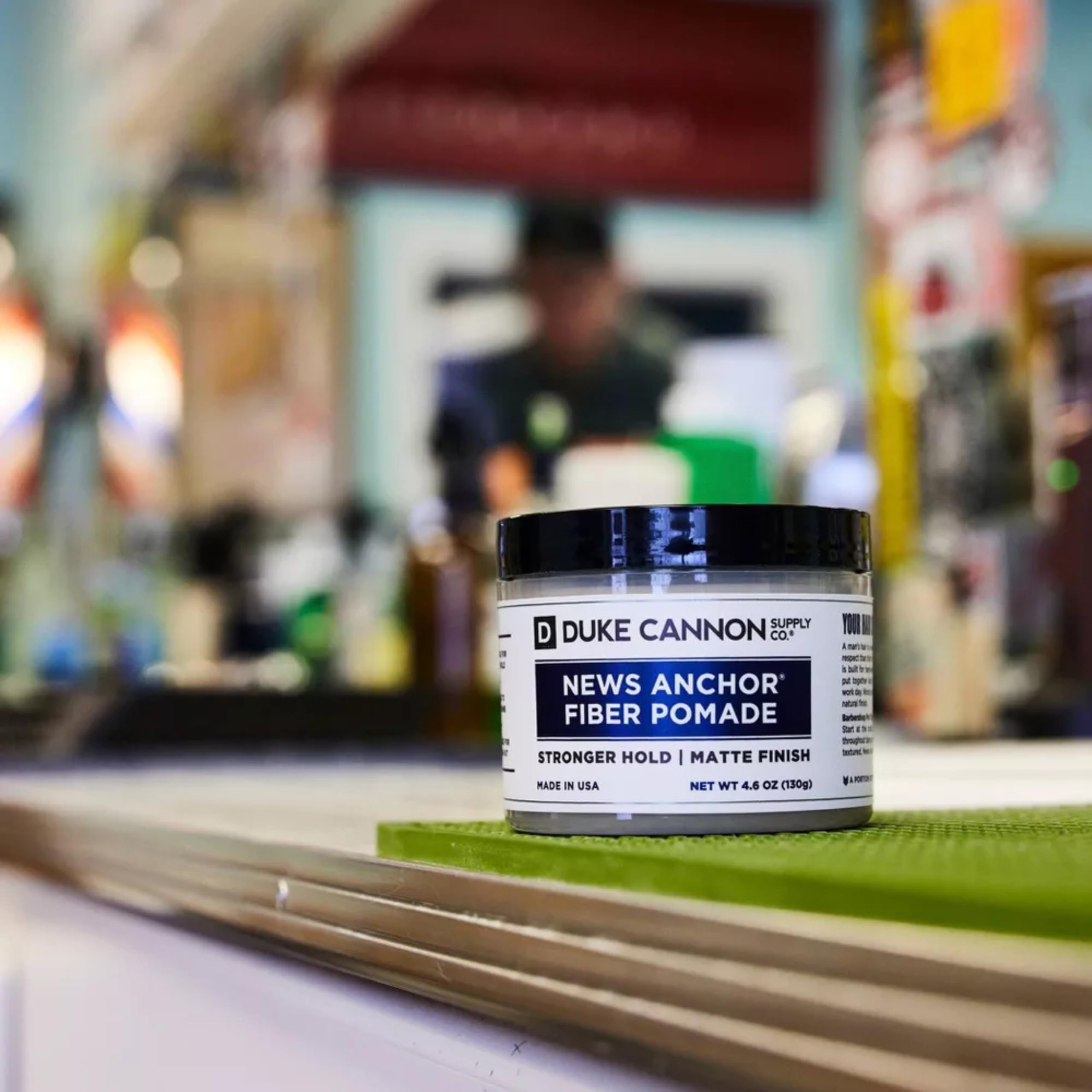 Duke Cannon News Anchor Fiber Pomade, textura y volumen para mayor cuerpo