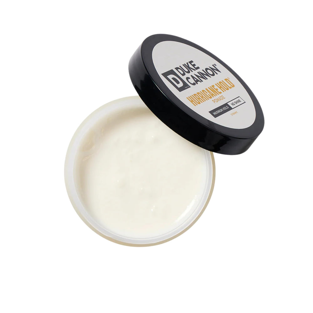 Duke Cannon News Anchor Hurricane Hold Pomade, ideal para aplicación diaria en cabello.