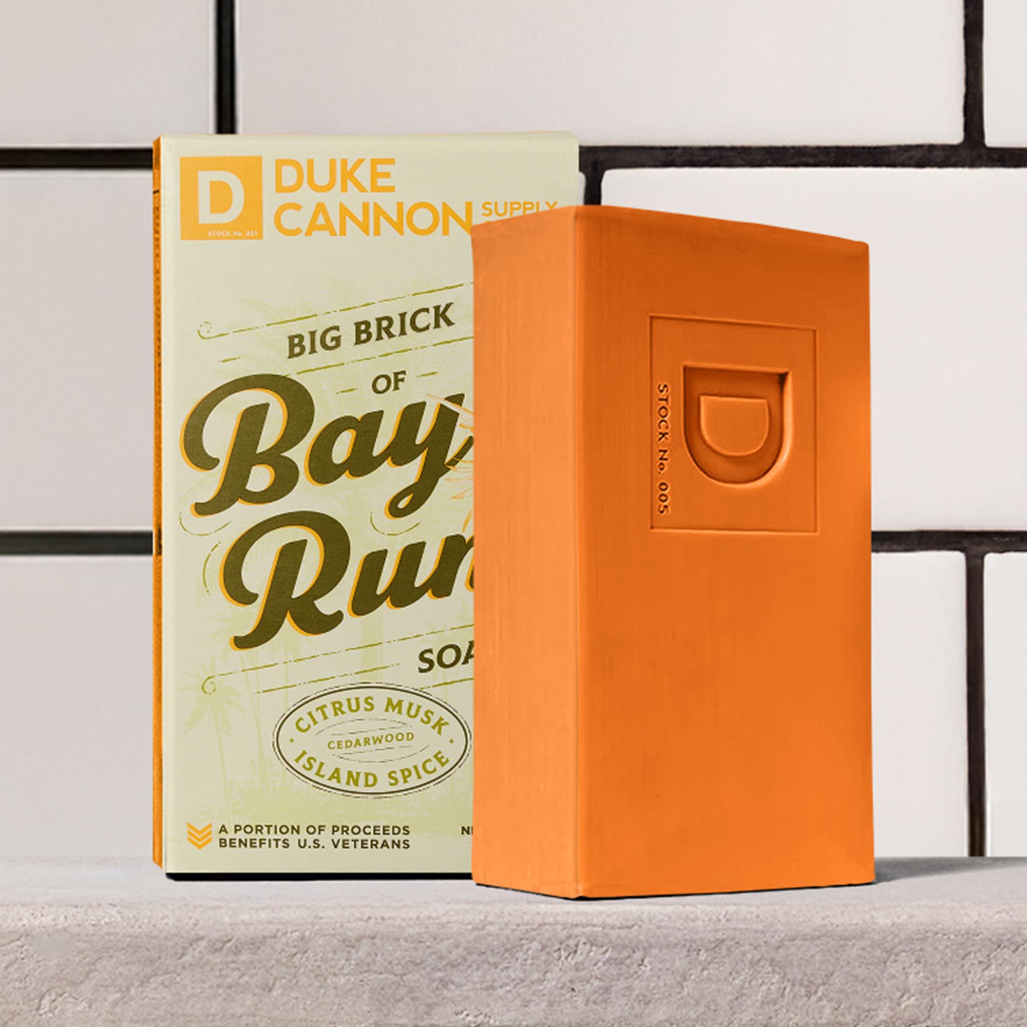 Duke Cannon tres barras de jabón para hombres, prácticas y duraderas.