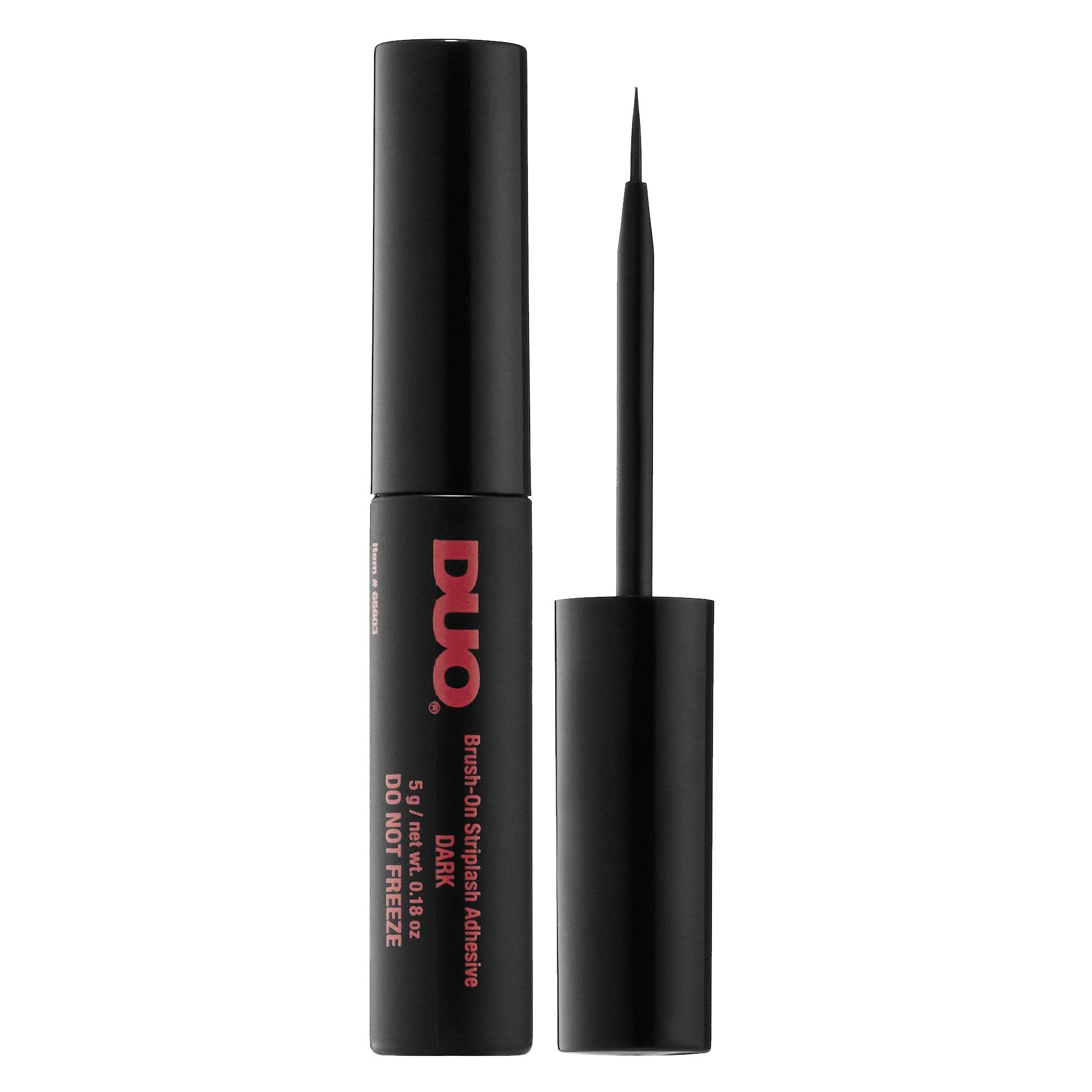 DUO adhesivo tono oscuro, libre de látex, se integra con pestañas negras.