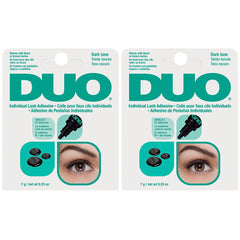 DUO adhesivo oscuro para pestañas, botella 0,25 oz, ofrece adherencia duradera.