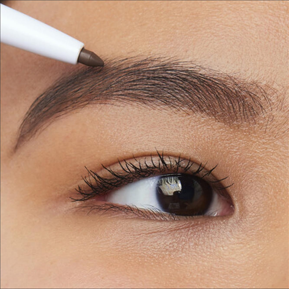 Lápiz de cejas e.l.f. con delineado fino para trazos detallados.