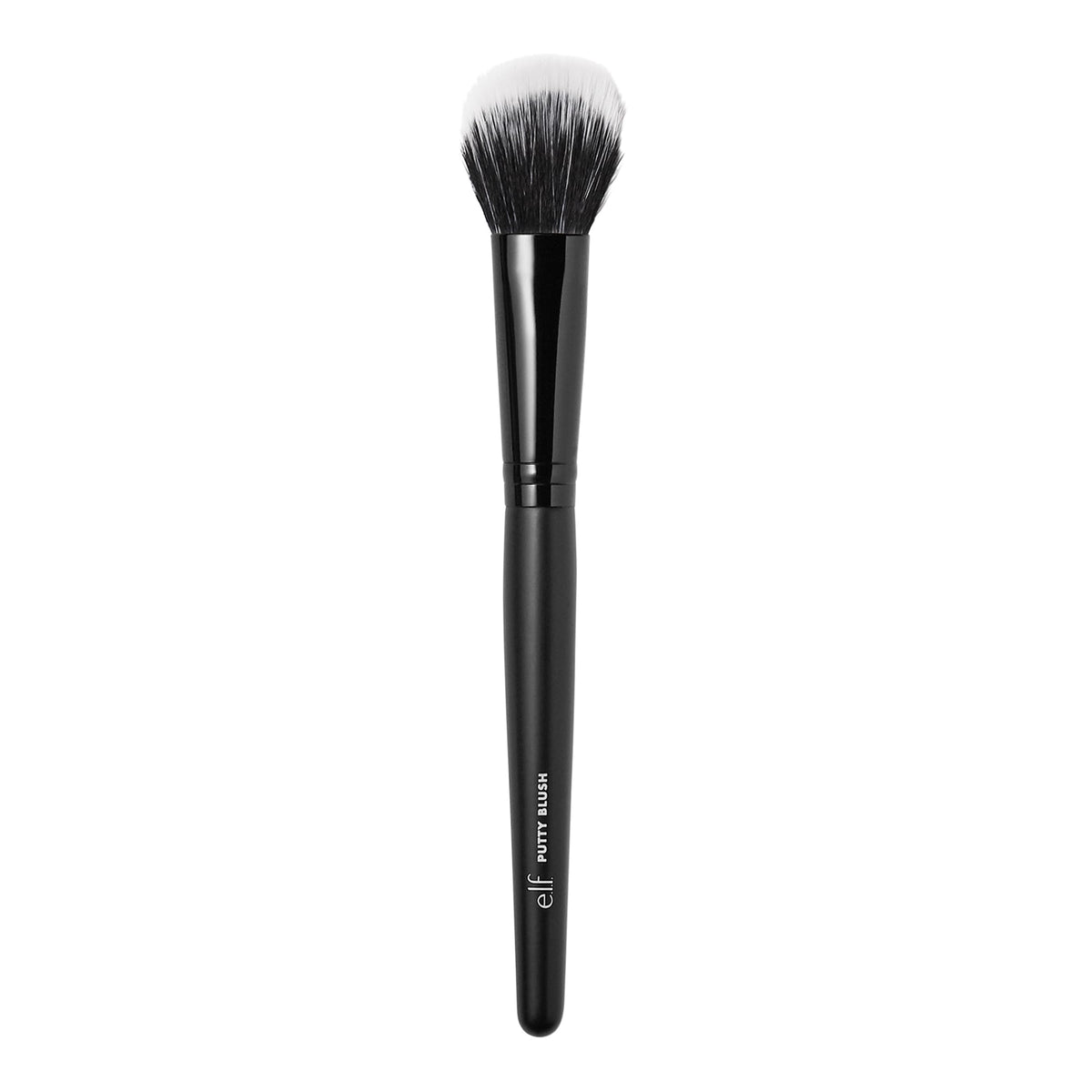 Pincel e.l.f. Putty Blush Brush mostrando uso en fórmulas cremosas para un acabado suave