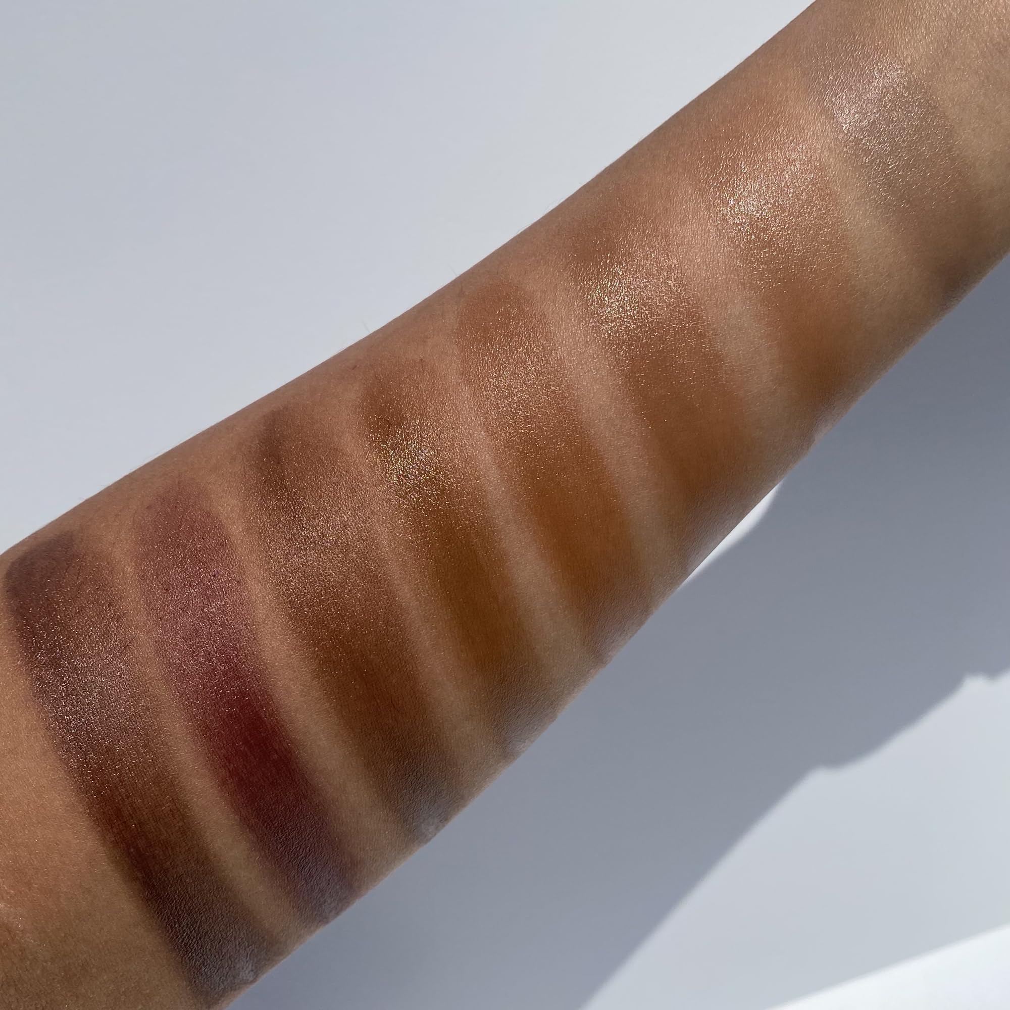 e.l.f. Putty Bronzer en envase de 0.35 oz, compacto y ligero.