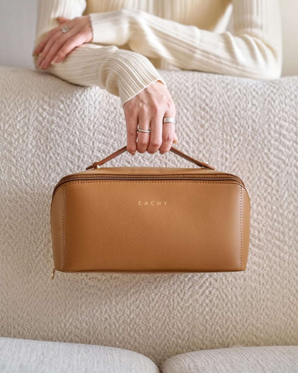 Eachy sac couleur brun chic, parfait comme cadeau pour femme.