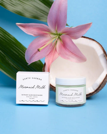 Aplicación suave con Earth Harbor Leche de Sirena, ideal antes del maquillaje
