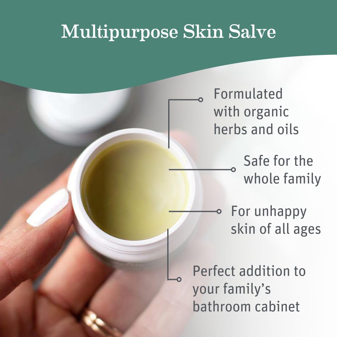 Aplicación de Earth Mama en las manos, crema para cicatrices suave.