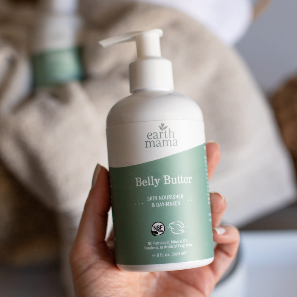 Earth Mama Belly Butter textura cremosa en primer plano.
