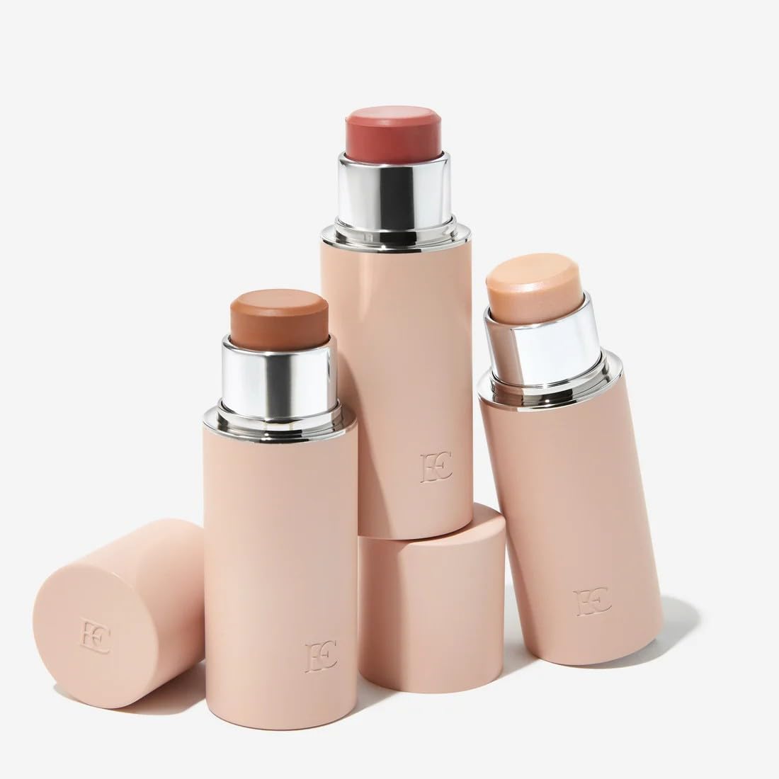 EarthsCure Glow Trio Kit Compacto: set práctico para la rutina diaria.