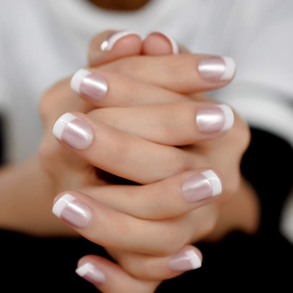 Kit de manicura EchiQ con pestañas adhesivas para fijación rápida.