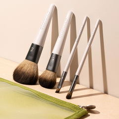 EcoTools On-The-Go brocha micro pliegue ojos para sombras intensas.
