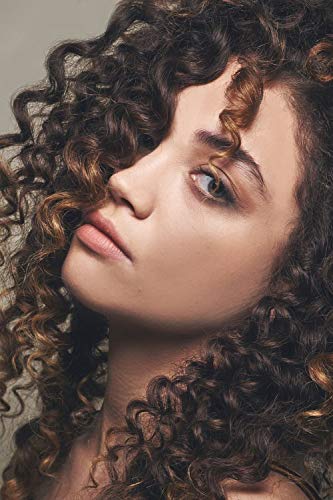 Texture légère maîtrisant les frisottis avec Ecru New York Curl Perfect