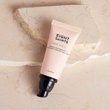 Eight Saints crema hidratante facial SPF30 con base mineral y textura ligera.