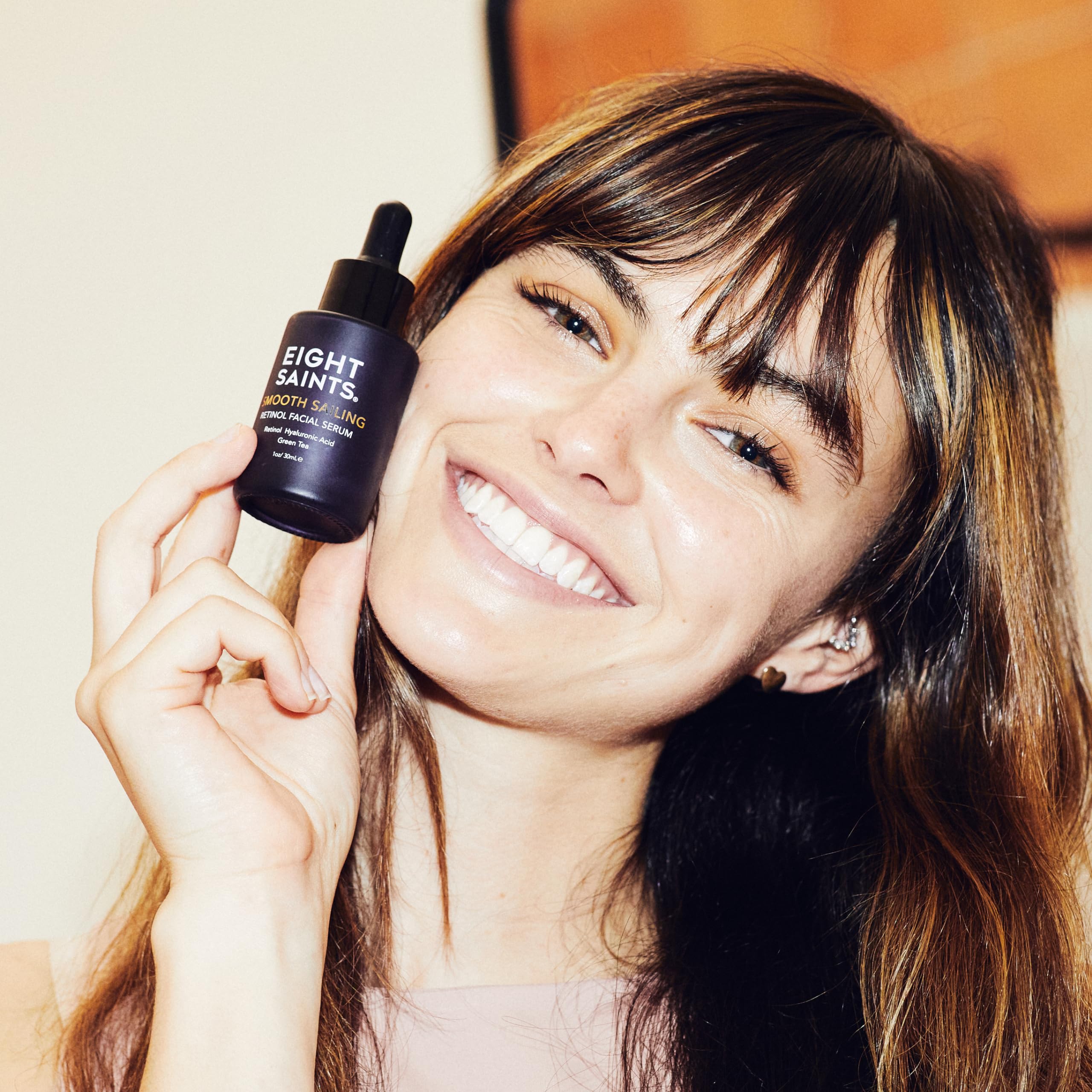 Sérum de retinol Eight Saints, cuidado del cuello, mejora aspecto equilibrado.