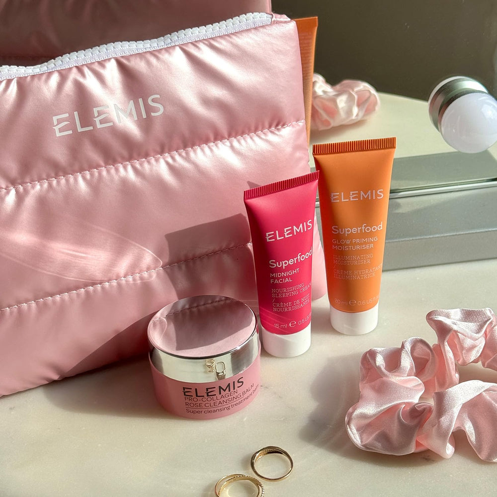 Aplicación del hidratante pre-maquillaje ELEMIS para la mañana, rutina rápida.