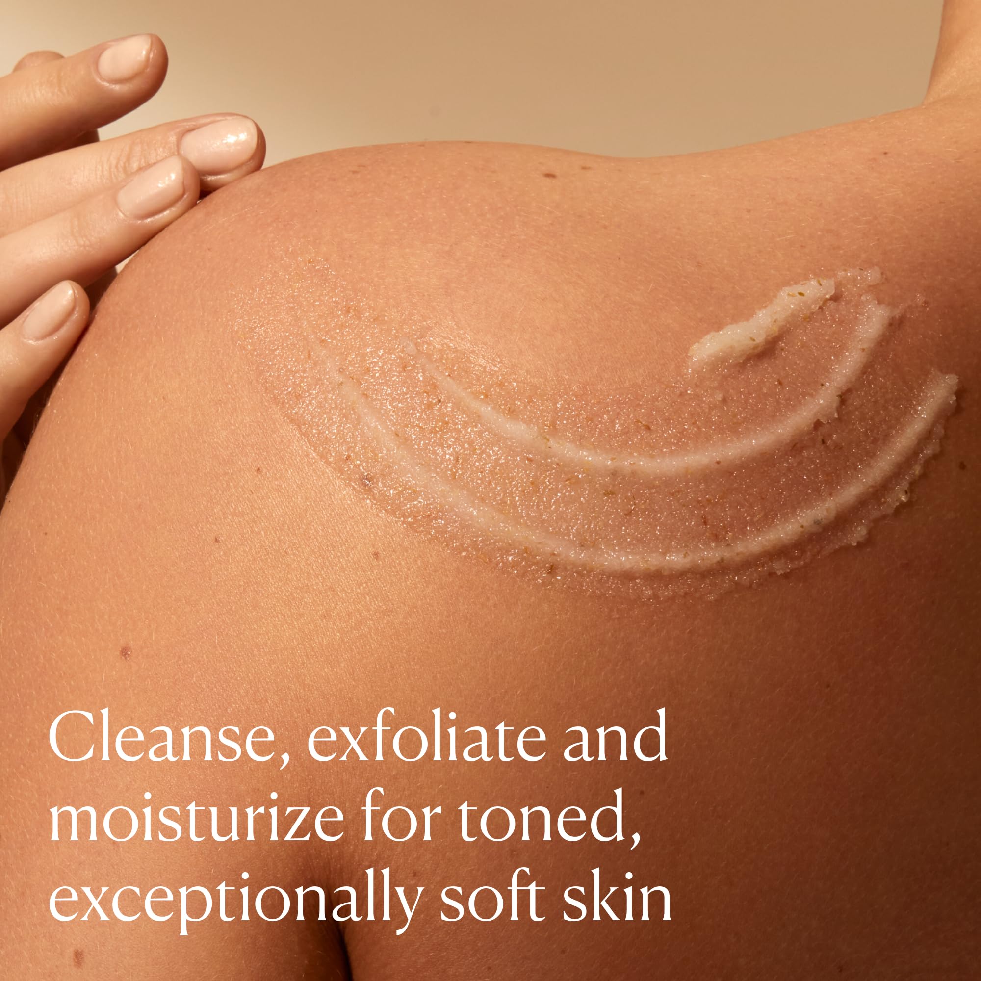 ELEMIS exfoliante de sal con lima y jengibre, aplicación en la palma