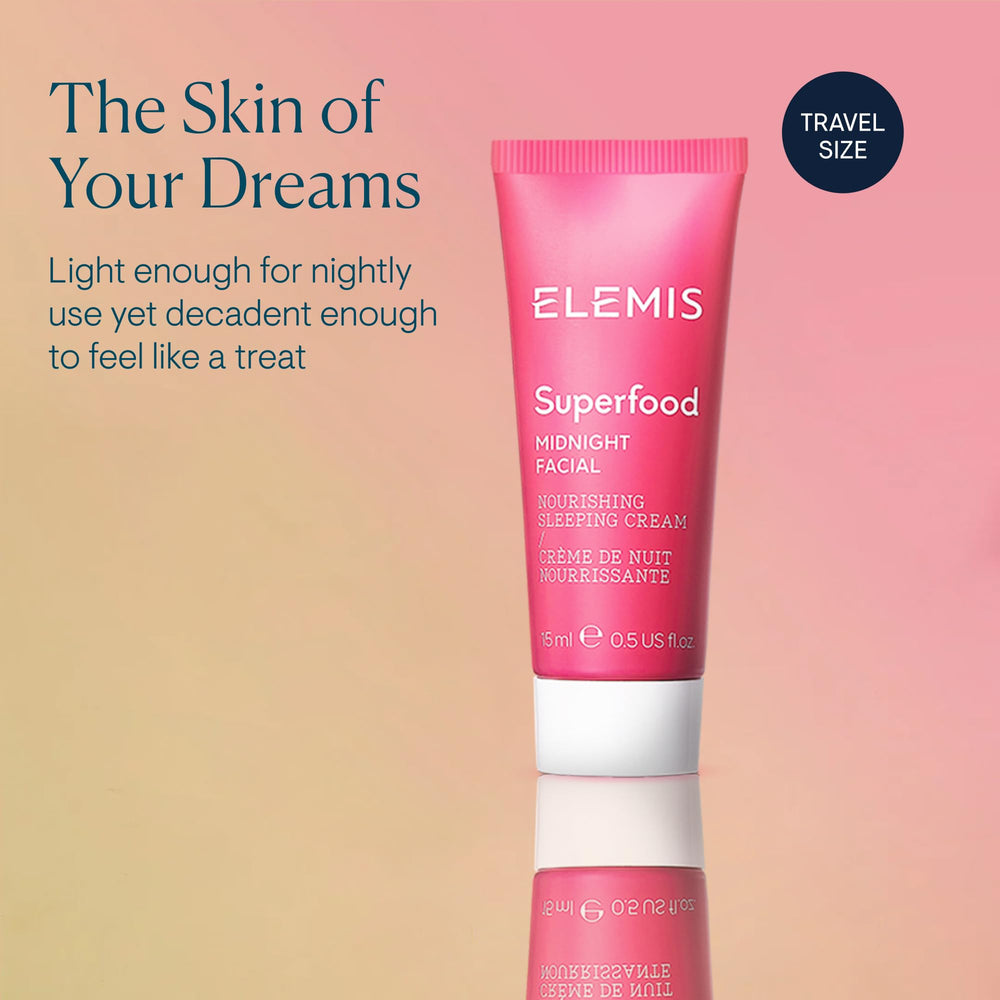 Aplicación en rostro y cuello para una rutina nocturna suave con ELEMIS.