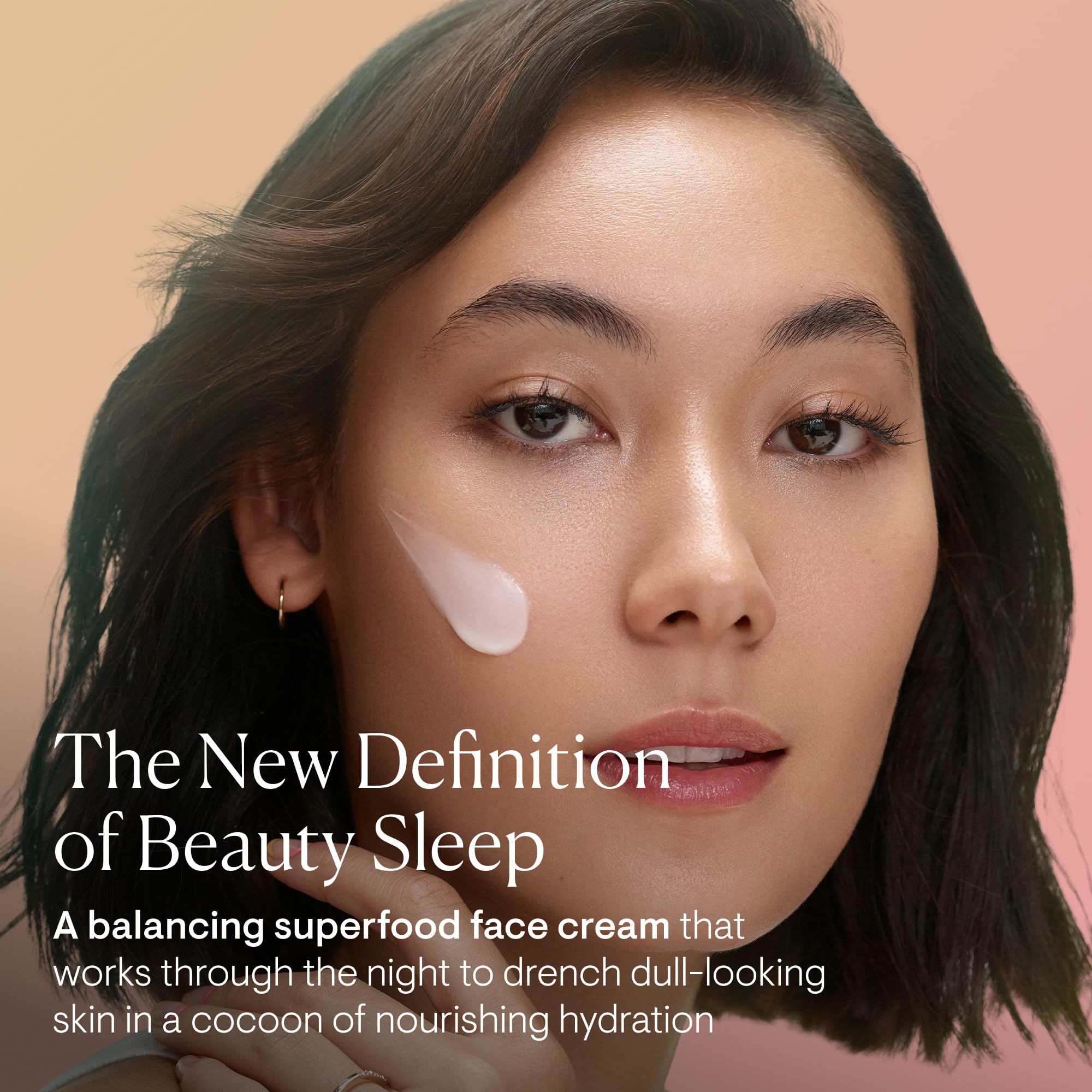 Textura cremosa de ELEMIS Midnight Facial para piel radiante al despertar.